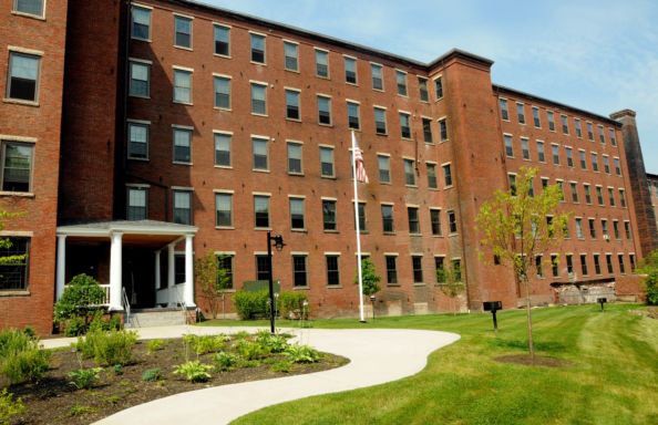 exterior-backside-w-green-space-594x384